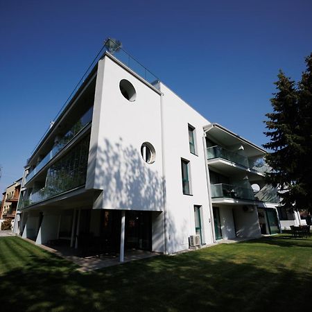 Villa Bauhaus Wellness Apartman Siófok Exteriör bild