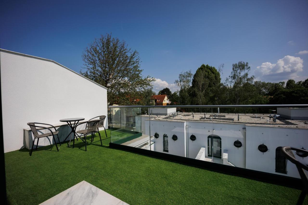 Villa Bauhaus Wellness Apartman Siófok Exteriör bild
