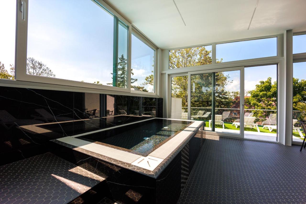 Villa Bauhaus Wellness Apartman Siófok Exteriör bild