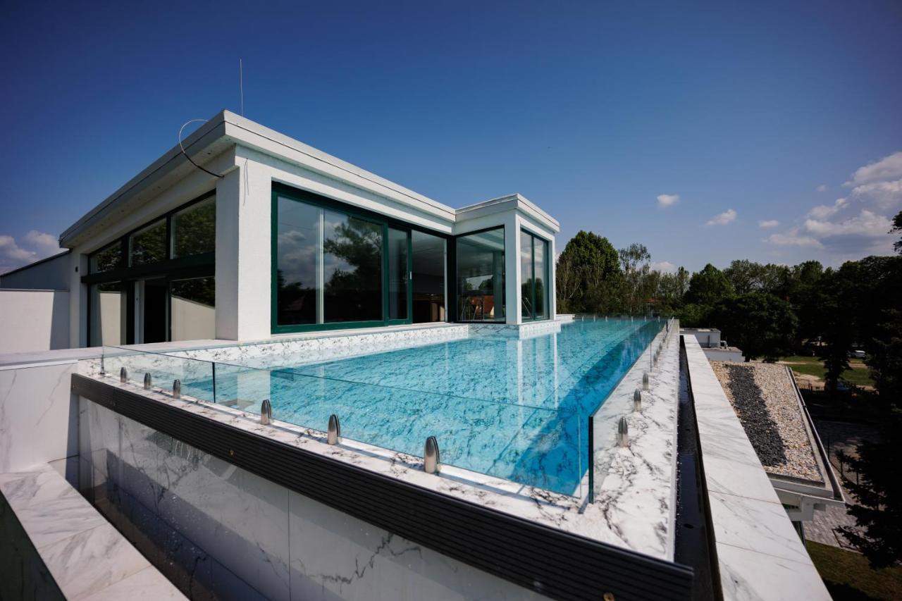 Villa Bauhaus Wellness Apartman Siófok Exteriör bild